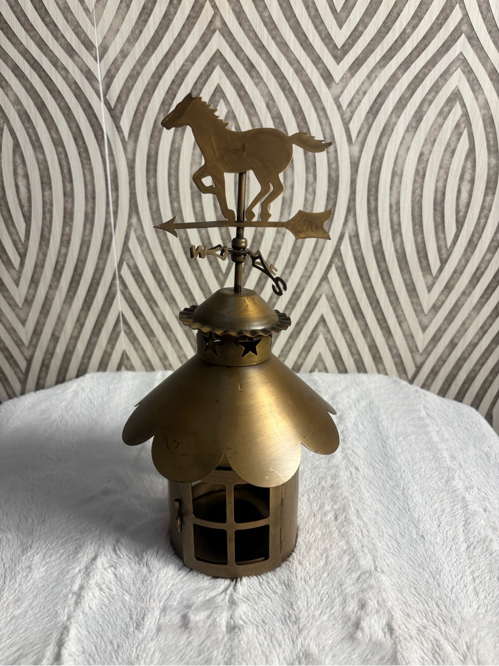 Vintage brass horse weathervane tea
Light candle holder